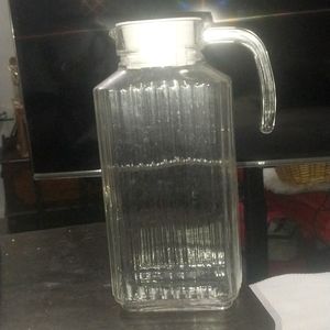 Glass pitcher with lid